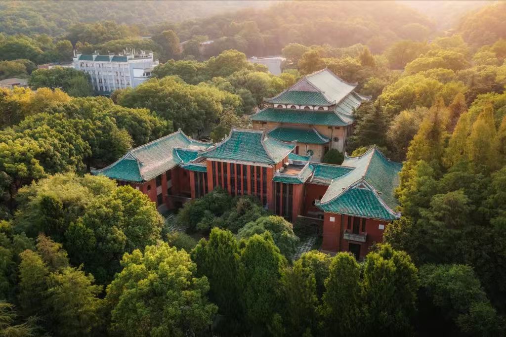 2026年湖南大学人工智能相关学科报考与培养解析封面
